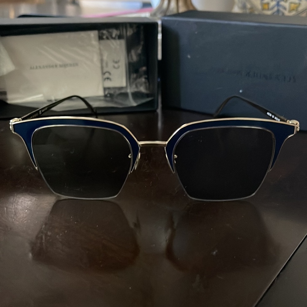 Alexander McQueen sunglasses 🕶️